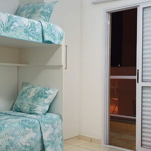 2 bedrooms, iron/ironing board, free WiFi