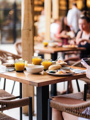 Free daily full breakfast 