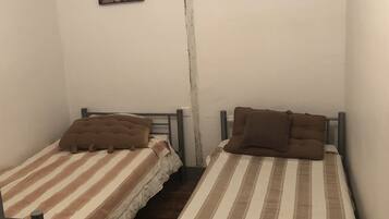 3 Schlafzimmer, Bügeleisen/Bügelbrett