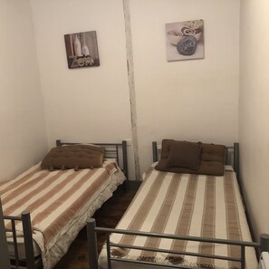 3 Schlafzimmer, Bügeleisen/Bügelbrett