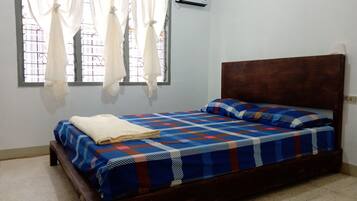 5 bedrooms, WiFi, bed sheets