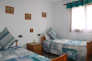 2 bedrooms, iron/ironing board, free WiFi, bed sheets