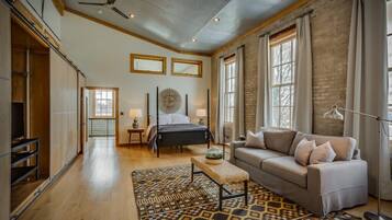 5 bedrooms, WiFi, bed sheets, wheelchair access