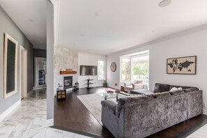 Premium Villa, 5 Bedrooms, Private Pool, Garden View | Living area