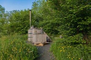 Outdoor spa tub - Terre d'Horizon Auvergne (Chastreix)