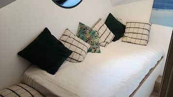 1 slaapkamer, een strijkplank/strijkijzer, gratis wifi, beddengoed