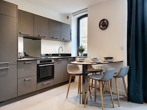 Réfrigérateur, micro-ondes, four, lave-vaisselle