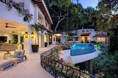 Luxury Ocean View Villa w/ Chef & Staff