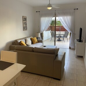 TV - 1 bedroom garden flat, sleeps 4 (Paphos)