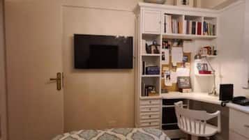 1 habitación, tabla de planchar con plancha, wifi gratis y ropa de cama