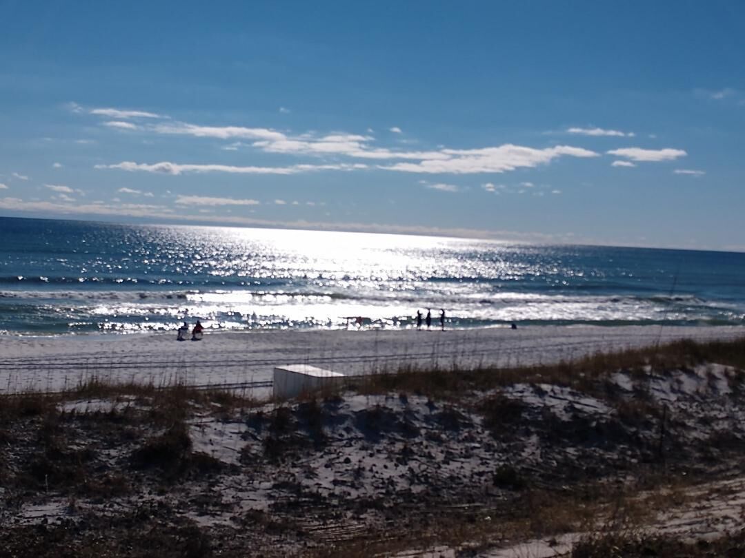 Beach nearby, sun loungers, beach towels