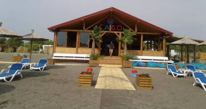 2 Zimmer,rot, 500 Meter vom "Grossen Strand" fur 5 Personen,Fruhstuck inbegriff.