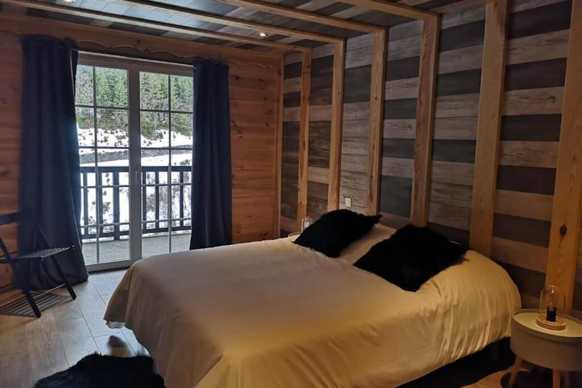 Rom – superior, 1 queensize-seng (2) | Sengetøy av topp kvalitet, memory foam-senger og blendingsgardiner