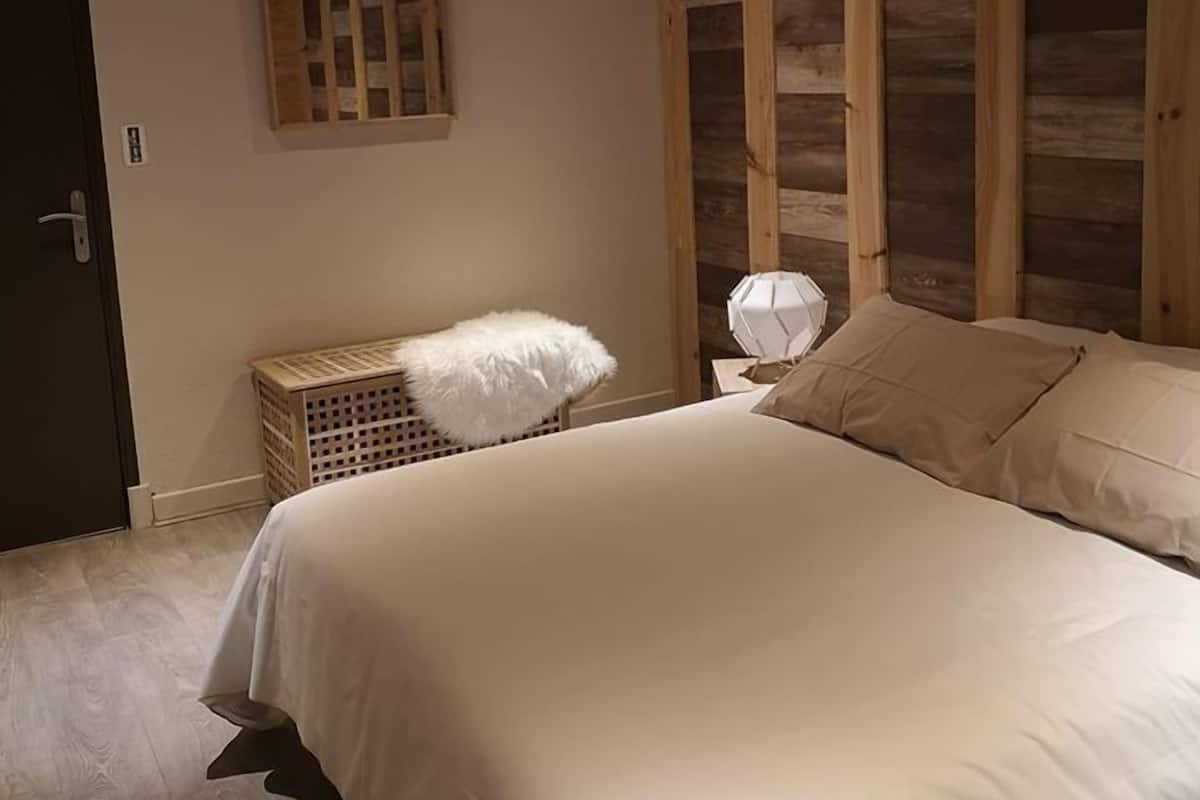 Rom – superior, 1 queensize-seng, fjellutsikt (1) | Sengetøy av topp kvalitet, memory foam-senger og blendingsgardiner
