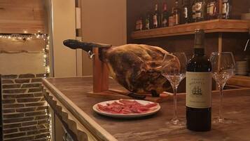 Breakfast, dinner, brunch served; French cuisine