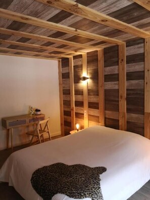 Superior Room, 1 Queen Bed (3) | Premium bedding, memory foam beds, individually decorated - La Sapinière (Saint-Lary-Soulan)