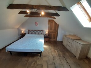 2 chambres, fer et planche à repasser