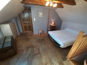 2 Schlafzimmer, Bügeleisen/Bügelbrett