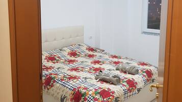 Kamar Double atau Twin Basic | Meja kerja, Wi-Fi gratis, dan seprai linen