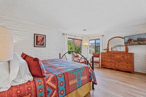 3 bedrooms, desk, iron/ironing board, travel cot