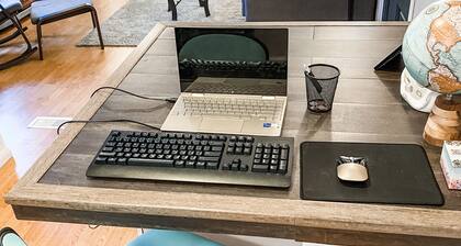 Tranquila casa de 2 habitaciones / 2 baños con cocina y lavandería.