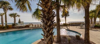 アクアリゾート、広々としたオーシャンフロントコンドミニアムからの美しい景色、ビーチサービスが含まれています！