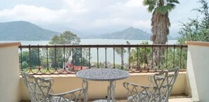 Standard Quadruple Room | Terrace/patio - Hotel Villas Paraiso (Valle de Bravo)