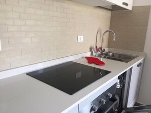 Refrigerador, horno, parrilla de estufa y lavavajillas 