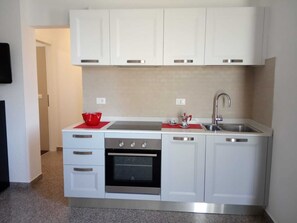 Kühlschrank, Ofen, Herdplatte, Geschirrspüler