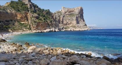 Magnificent quiet apartment close to everything with swimming pool.