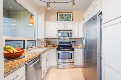 KBV 33G2 Renovated 1BD OceanFront Villa w Pool AC