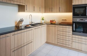 Fridge, stovetop, dishwasher, coffee/tea maker - Awesome home in Le Poujol sur Orb (Le Poujol sur Orb)