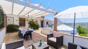 Outdoor dining - El Zorro Almáchar by Ruralidays (Málaga)