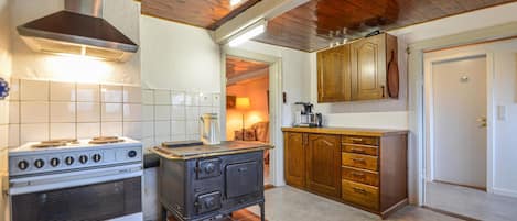 Fridge, stovetop, coffee/tea maker