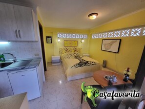 1 chambre, fer et planche à repasser, Wi-Fi gratuit, draps fournis