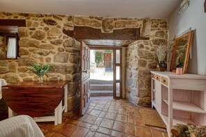 Interior - Cuesta del Reloj House (Piedralaves)