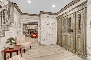 Interior - UU Modern-Traditional 8BD/8BA Villa, inner Karaoke Room. Sleeps 24! (Las Vegas)