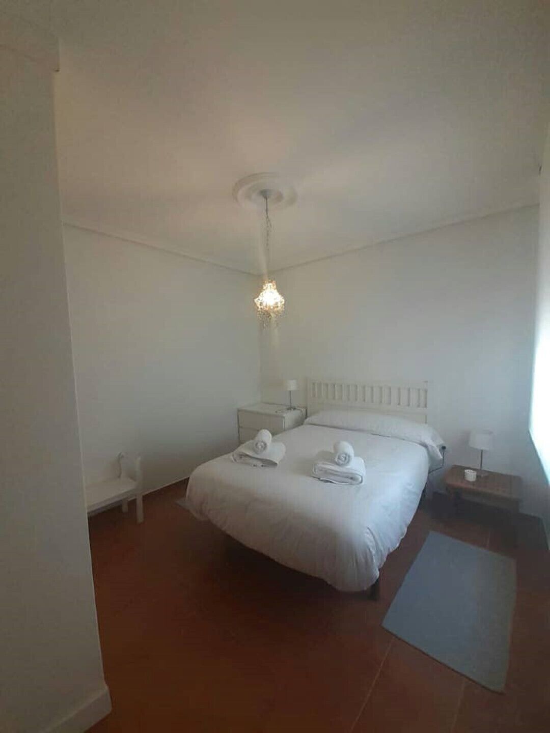 2 slaapkamers, een strijkplank/strijkijzer, wifi