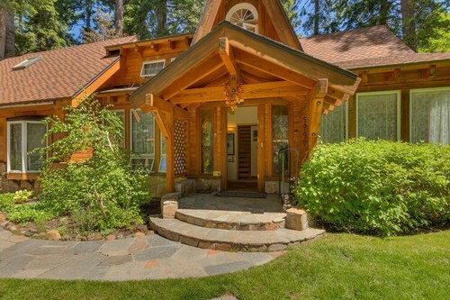 Tranquil west shore retreat. Tahoe Pines HOA pier and beach. Pet OK!