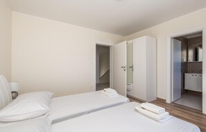 4 bedrooms, in-room safe, travel cot, free WiFi