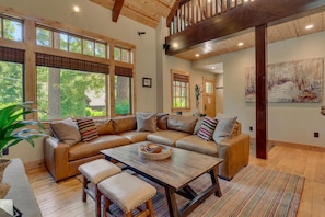 Fireplace, table tennis - Holly Hideaway - TLUXP (Tahoe City)