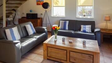 Een televisie en een stereo