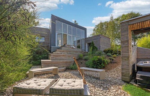 Nice home in Ebeltoft with kitchen