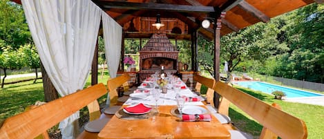 Outdoor dining