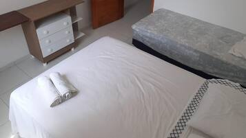 Standard Twin Room | 1 bilik tidur, bar mini, Wi-fi percuma