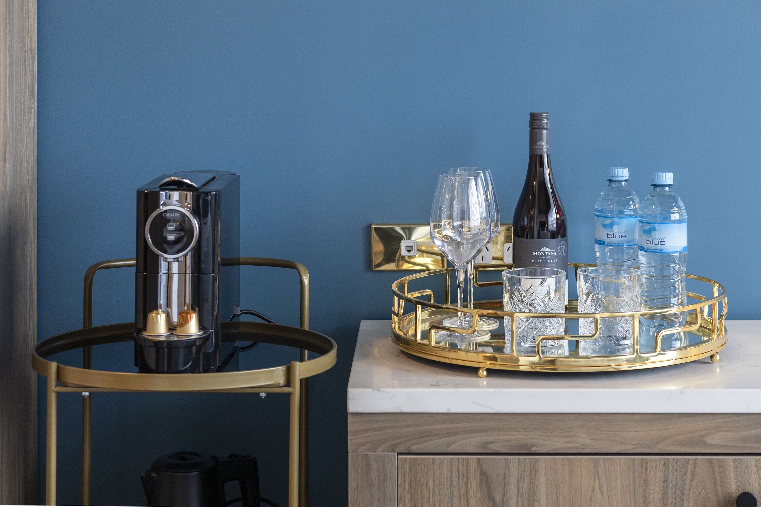 standard king room | in-room safe, individually decorated, individually furnished, desk