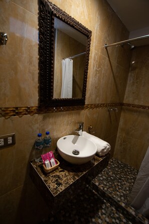 Standard Double Room | Bathroom | Shower, free toiletries, hair dryer, towels