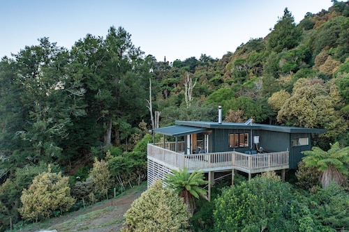 FALCONS VIEW: Spacious Studio with Breathtaking Views