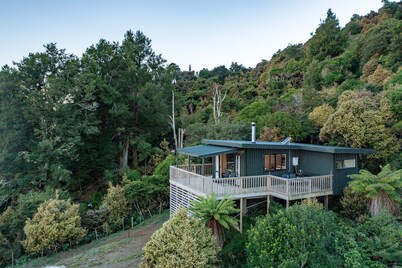 FALCONS VIEW: Spacious Studio with Breathtaking Views