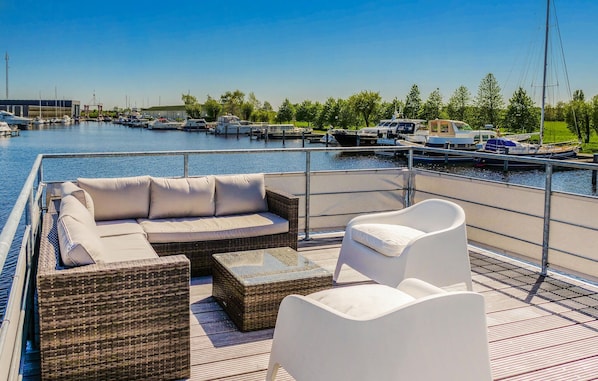 Terrace/patio - Amazing ship in Aalsmeer with harbor view (Aalsmeer)